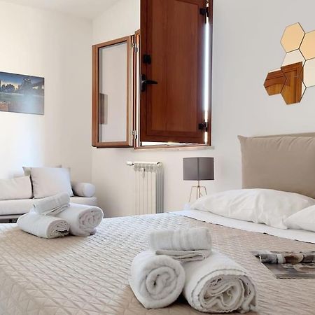 Molo Five Apartment Palermo Eksteriør bilde